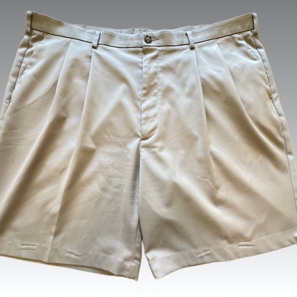 ROUNDTREE & YORKE Mens Khaki Shorts Golf Travel Casual Summer Classic Tan 46 - Picture 1 of 9